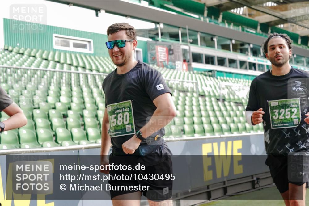 13.09.2026 - 21. swb-Marathon Bremen Michael Burmester http://msf.ph/oto/10430495 13.09.2026 13:27:56 Laufen im Stadion 111, 186, 220, 357, 364, 390, 478, 597, 726, 829, 833, 888, 925, 1077, 1079, 1220, 1298, 1325, 1412, 1496, 1608, 1700, 1741, 1769, 1958, 1961, 1984, 2236, 2273, 2309, 2365, 2388, 2404, 2428, 2472, 2502, 2507, 2542, 2574, 2582, 2593, 2725, 2743, 2748, 2875, 2876, 2923, 2965, 3045, 3050, 3061, 3073, 3084, 3154, 3184, 3219, 3540, 3589, 3592, 3694, 3756, 3826, 3853, 3885, 3907, 3978, 4108, 4238, 4457, 4660 meine-sportfotos.de
