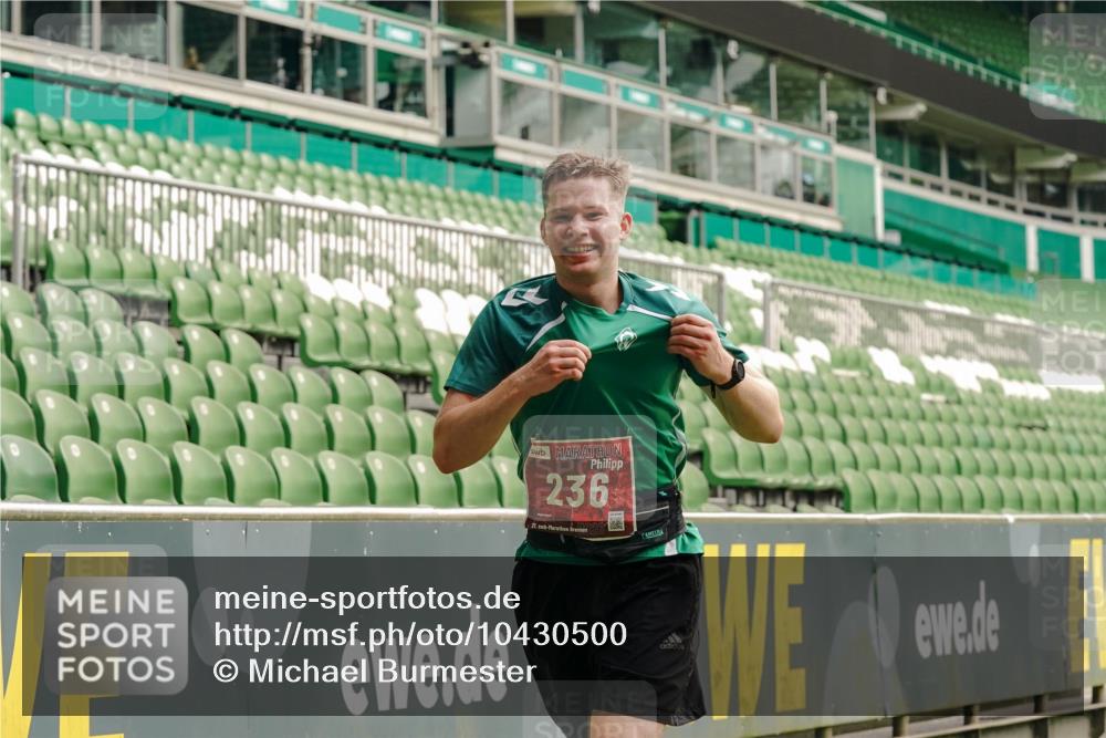 13.09.2026 - 21. swb-Marathon Bremen Michael Burmester http://msf.ph/oto/10430500 13.09.2026 12:22:22 Laufen im Stadion 129, 236, 642, 1957, 1238 meine-sportfotos.de