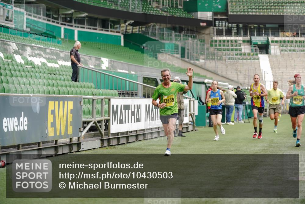 13.09.2026 - 21. swb-Marathon Bremen Michael Burmester http://msf.ph/oto/10430503 13.09.2026 10:21:48 Laufen im Stadion 10244, 10261, 10262, 10302, 10818, 10926, 10961, 11067, 11068, 11083, 11142, 11176, 11338, 11454, 11619, 11738, 11854, 11916, 11944, 11964, 12003, 12289, 12324, 12456, 12513, 12520, 12538, 12540, 13507, 13514, 13535, 13539, 13548, 13551, 13553, 13558, 13559, 13568, 13575, 13583, 13584, 13587, 13588, 13590, 13606, 13608, 13619, 13636, 13637, 11481, 11652, 12457, 12458, 13504, 13522, 13533, 13534, 13536, 13543, 13554, 13561, 13564 meine-sportfotos.de