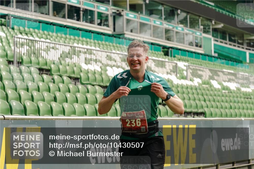 13.09.2026 - 21. swb-Marathon Bremen Michael Burmester http://msf.ph/oto/10430507 13.09.2026 12:22:22 Laufen im Stadion 129, 236, 642, 1957, 1238 meine-sportfotos.de
