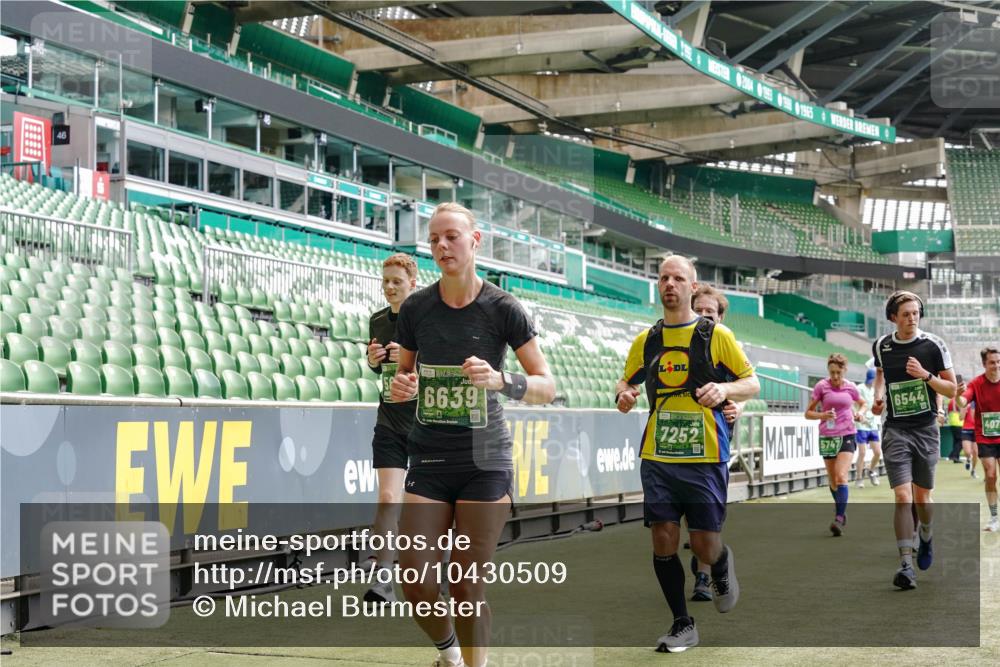 13.09.2026 - 21. swb-Marathon Bremen Michael Burmester http://msf.ph/oto/10430509 13.09.2026 13:03:50 Laufen im Stadion 209, 210, 488, 534, 565, 596, 725, 762, 881, 936, 940, 1014, 1343, 1373, 1456, 1458, 1460, 1479, 1611, 1649, 1653, 1771, 2223, 2276, 2364, 2369, 2421, 2430, 2434, 2452, 2513, 2625, 2779, 2851, 2872, 2891, 2900, 2910, 2934, 2957, 2977, 3028, 3114, 3135, 3217, 3258, 3360, 3402, 3419, 3425, 3454, 3460, 3496, 3510, 3521, 3576, 3579, 3585, 3597, 3618, 3796, 3846, 3852, 3859, 3893, 3909, 3938, 3970, 3983, 4077, 4133, 4506, 4558, 242 meine-sportfotos.de