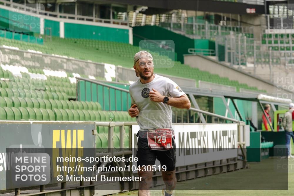 13.09.2026 - 21. swb-Marathon Bremen Michael Burmester http://msf.ph/oto/10430519 13.09.2026 12:22:45 Laufen im Stadion 129, 236, 642, 1567, 1238 meine-sportfotos.de