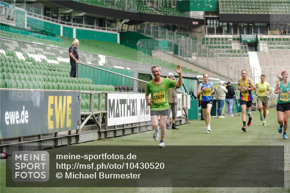 13.09.2026 - 21. swb-Marathon Bremen Michael Burmester http://msf.ph/oto/10430520 13.09.2026 10:21:48 Laufen im Stadion 10244, 10261, 10262, 10302, 10818, 10926, 10961, 11067, 11068, 11083, 11142, 11176, 11338, 11454, 11619, 11738, 11854, 11916, 11944, 11964, 12003, 12289, 12324, 12456, 12513, 12520, 12538, 12540, 13507, 13514, 13535, 13539, 13548, 13551, 13553, 13558, 13559, 13568, 13575, 13583, 13584, 13587, 13588, 13590, 13606, 13608, 13619, 13636, 13637, 11481, 11652, 12457, 12458, 13504, 13522, 13533, 13534, 13536, 13543, 13554, 13561, 13564 meine-sportfotos.de