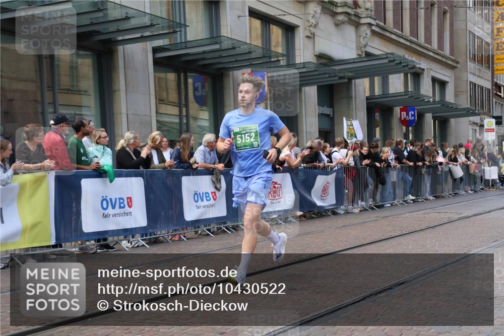 13.09.2026 - 21. swb-Marathon Bremen Strokosch-Dieckow http://msf.ph/oto/10430522 13.09.2026 13:10:26 Ziel 384, 1181, 1385, 1498, 1554, 2347, 2605, 4023, 4475, 4727, 5066, 5152, 5155, 5168, 5314, 5387, 5620, 5648, 6267, 7115, 7136, 7881, 9659, 13248, 604, 640, 957, 1277, 3959, 5532, 7881, 8033, 8064, 8709 meine-sportfotos.de