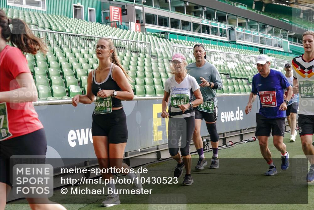 13.09.2026 - 21. swb-Marathon Bremen Michael Burmester http://msf.ph/oto/10430523 13.09.2026 13:27:58 Laufen im Stadion 111, 186, 220, 357, 364, 390, 478, 597, 726, 829, 833, 888, 925, 1079, 1220, 1298, 1325, 1412, 1496, 1608, 1700, 1741, 1769, 1958, 1961, 1984, 2236, 2273, 2309, 2365, 2388, 2404, 2428, 2472, 2502, 2507, 2542, 2574, 2582, 2593, 2725, 2743, 2748, 2875, 2876, 2923, 2965, 3045, 3050, 3061, 3073, 3084, 3154, 3184, 3219, 3540, 3589, 3592, 3694, 3756, 3826, 3853, 3885, 3907, 3978, 4108, 4238, 4457, 4660 meine-sportfotos.de
