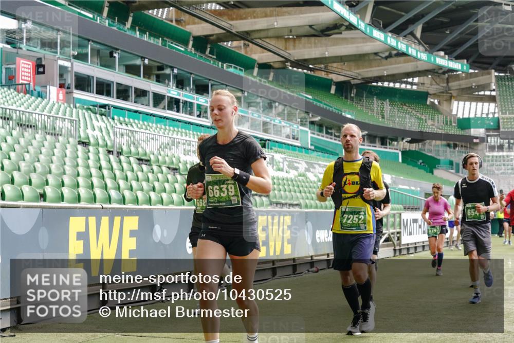13.09.2026 - 21. swb-Marathon Bremen Michael Burmester http://msf.ph/oto/10430525 13.09.2026 13:03:50 Laufen im Stadion 209, 210, 488, 534, 565, 596, 725, 762, 881, 936, 940, 1014, 1343, 1373, 1456, 1458, 1460, 1479, 1611, 1649, 1653, 1771, 2223, 2276, 2364, 2369, 2421, 2430, 2434, 2452, 2513, 2625, 2779, 2851, 2872, 2891, 2900, 2910, 2934, 2957, 2977, 3028, 3114, 3135, 3217, 3258, 3360, 3402, 3419, 3425, 3454, 3460, 3496, 3510, 3521, 3576, 3579, 3585, 3597, 3618, 3796, 3846, 3852, 3859, 3893, 3909, 3938, 3970, 3983, 4077, 4133, 4506, 4558, 242 meine-sportfotos.de
