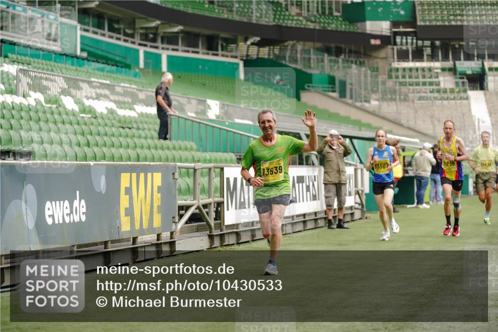 13.09.2026 - 21. swb-Marathon Bremen Michael Burmester http://msf.ph/oto/10430533 13.09.2026 10:21:49 Laufen im Stadion 10244, 10261, 10262, 10302, 10818, 10926, 10961, 11067, 11068, 11083, 11142, 11176, 11338, 11454, 11619, 11738, 11854, 11916, 11944, 11964, 12003, 12289, 12324, 12456, 12513, 12520, 12538, 12540, 13507, 13514, 13535, 13539, 13548, 13551, 13553, 13559, 13568, 13575, 13583, 13584, 13587, 13590, 13606, 13608, 13619, 13636, 13637, 11481, 11652, 12457, 12458, 13504, 13522, 13533, 13534, 13536, 13543, 13554, 13561, 13564 meine-sportfotos.de
