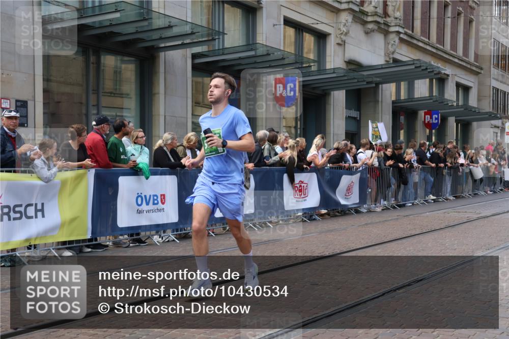 13.09.2026 - 21. swb-Marathon Bremen Strokosch-Dieckow http://msf.ph/oto/10430534 13.09.2026 13:10:27 Ziel 384, 1181, 1385, 1498, 1554, 2347, 2605, 2759, 4023, 4475, 4571, 4727, 5066, 5152, 5155, 5168, 5314, 5387, 5620, 5648, 6267, 7115, 7136, 9659, 13248, 604, 640, 957, 1277, 2605, 3959, 5532, 7881, 8033, 8064, 8709 meine-sportfotos.de