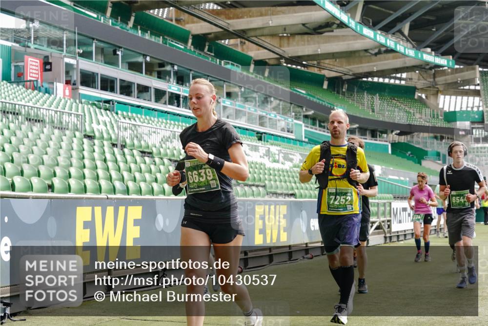 13.09.2026 - 21. swb-Marathon Bremen Michael Burmester http://msf.ph/oto/10430537 13.09.2026 13:03:50 Laufen im Stadion 209, 210, 488, 534, 565, 596, 725, 762, 881, 936, 940, 1014, 1343, 1373, 1456, 1458, 1460, 1479, 1611, 1649, 1653, 1771, 2223, 2276, 2364, 2369, 2421, 2430, 2434, 2452, 2513, 2625, 2779, 2851, 2872, 2891, 2900, 2910, 2934, 2957, 2977, 3028, 3114, 3135, 3217, 3258, 3360, 3402, 3419, 3425, 3454, 3460, 3496, 3510, 3521, 3576, 3579, 3585, 3597, 3618, 3796, 3846, 3852, 3859, 3893, 3909, 3938, 3970, 3983, 4077, 4133, 4506, 4558, 242 meine-sportfotos.de
