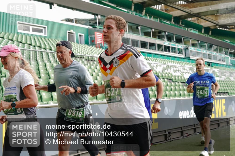 13.09.2026 - 21. swb-Marathon Bremen Michael Burmester http://msf.ph/oto/10430544 13.09.2026 13:28:00 Laufen im Stadion 111, 186, 220, 357, 364, 390, 478, 597, 726, 829, 833, 888, 925, 1079, 1220, 1298, 1325, 1412, 1496, 1608, 1700, 1741, 1769, 1777, 1958, 1961, 1984, 2236, 2273, 2309, 2365, 2388, 2404, 2428, 2472, 2502, 2507, 2542, 2574, 2582, 2593, 2725, 2743, 2748, 2875, 2876, 2923, 3045, 3050, 3061, 3073, 3084, 3154, 3184, 3219, 3540, 3589, 3592, 3595, 3694, 3756, 3798, 3826, 3853, 3885, 3907, 3978, 3987, 4108, 4238, 4457, 4660 meine-sportfotos.de