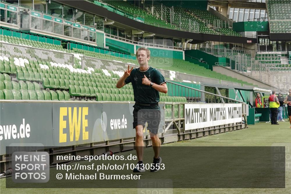 13.09.2026 - 21. swb-Marathon Bremen Michael Burmester http://msf.ph/oto/10430553 13.09.2026 12:23:16 Laufen im Stadion 129, 236, 289, 798, 1483, 1490, 1567, 634, 1238 meine-sportfotos.de