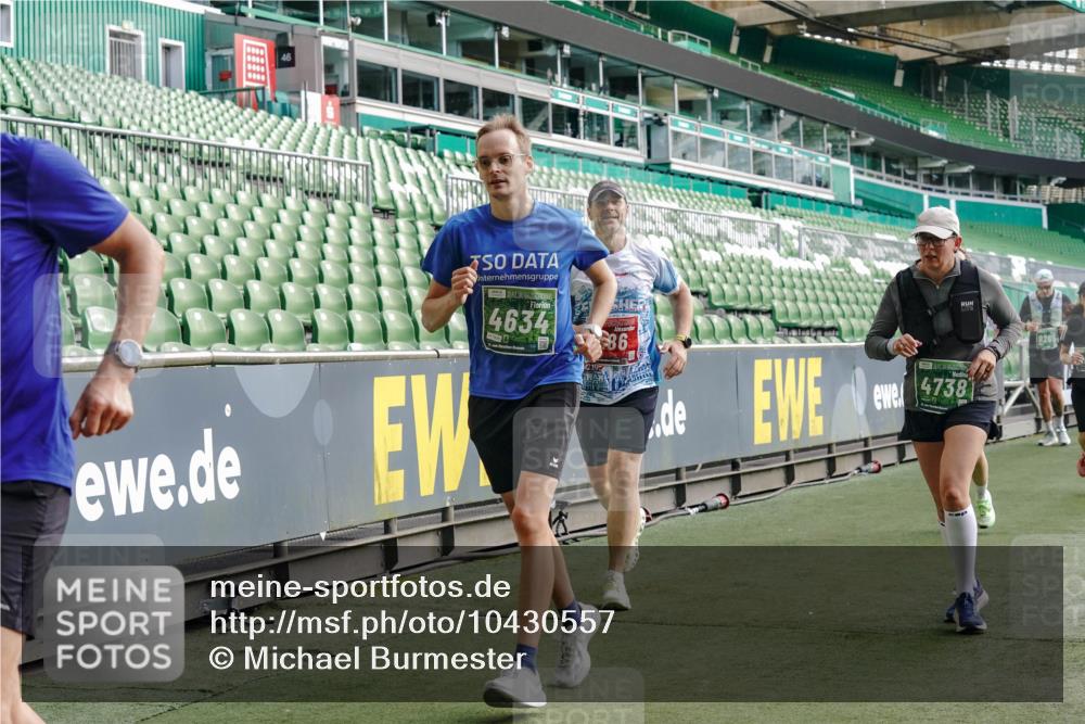 13.09.2026 - 21. swb-Marathon Bremen Michael Burmester http://msf.ph/oto/10430557 13.09.2026 13:28:00 Laufen im Stadion 111, 186, 220, 357, 364, 390, 478, 597, 726, 829, 833, 888, 925, 1079, 1220, 1298, 1325, 1412, 1496, 1608, 1700, 1741, 1769, 1777, 1958, 1961, 1984, 2236, 2273, 2309, 2365, 2388, 2404, 2428, 2472, 2502, 2507, 2542, 2574, 2582, 2593, 2725, 2743, 2748, 2875, 2876, 2923, 3045, 3050, 3061, 3073, 3084, 3154, 3184, 3219, 3540, 3589, 3592, 3595, 3694, 3756, 3798, 3826, 3853, 3885, 3907, 3978, 3987, 4108, 4238, 4457, 4660 meine-sportfotos.de