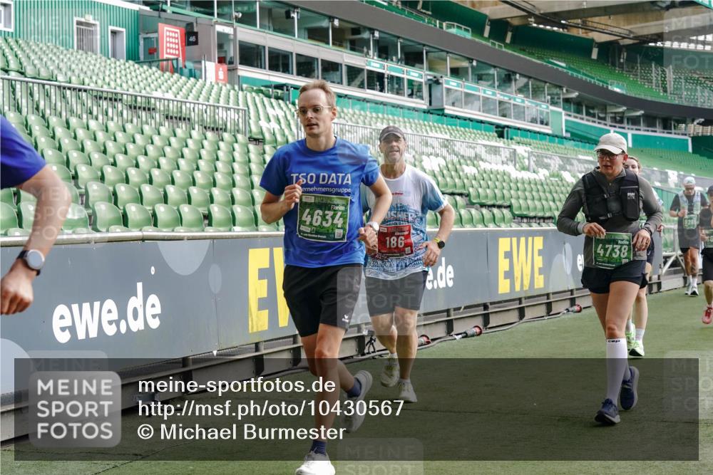 13.09.2026 - 21. swb-Marathon Bremen Michael Burmester http://msf.ph/oto/10430567 13.09.2026 13:28:00 Laufen im Stadion 111, 186, 220, 357, 364, 390, 478, 597, 726, 829, 833, 888, 925, 1079, 1220, 1298, 1325, 1412, 1496, 1608, 1700, 1741, 1769, 1777, 1958, 1961, 1984, 2236, 2273, 2309, 2365, 2388, 2404, 2428, 2472, 2502, 2507, 2542, 2574, 2582, 2593, 2725, 2743, 2748, 2875, 2876, 2923, 3045, 3050, 3061, 3073, 3084, 3154, 3184, 3219, 3540, 3589, 3592, 3595, 3694, 3756, 3798, 3826, 3853, 3885, 3907, 3978, 3987, 4108, 4238, 4457, 4660 meine-sportfotos.de