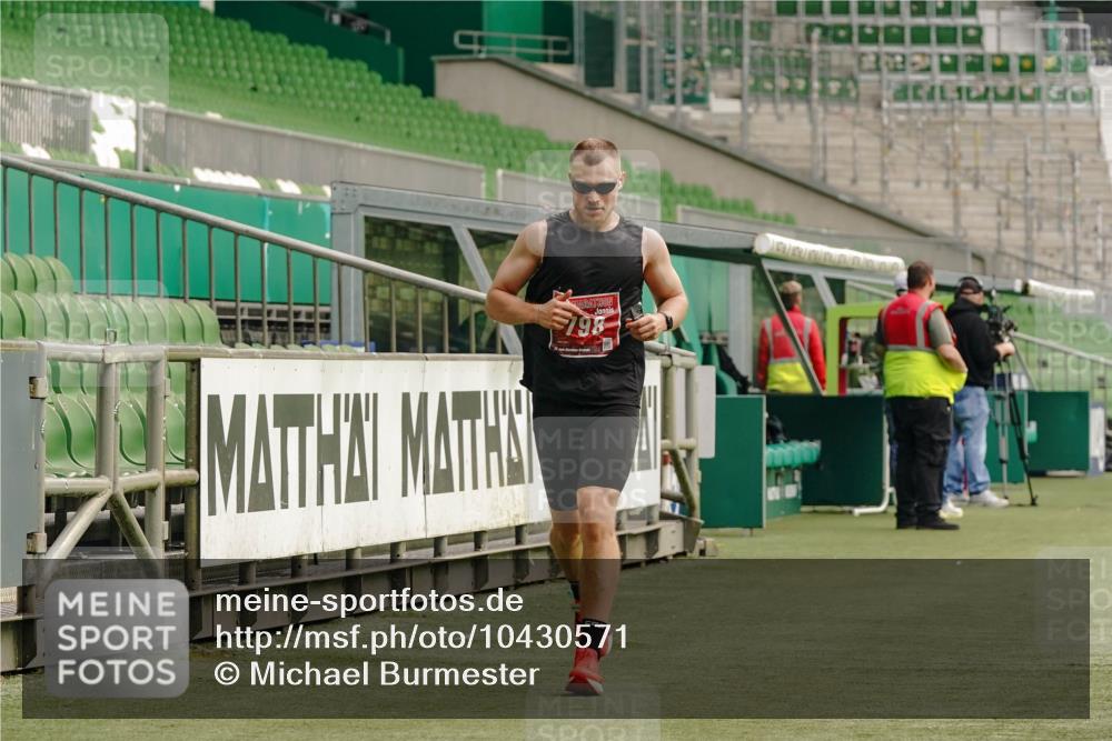 13.09.2026 - 21. swb-Marathon Bremen Michael Burmester http://msf.ph/oto/10430571 13.09.2026 12:23:21 Laufen im Stadion 129, 236, 289, 798, 1483, 1490, 1567, 634 meine-sportfotos.de