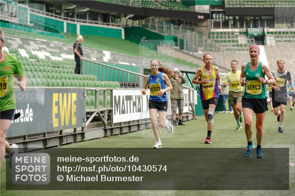 13.09.2026 - 21. swb-Marathon Bremen Michael Burmester http://msf.ph/oto/10430574 13.09.2026 10:21:51 Laufen im Stadion 10244, 10261, 10262, 10302, 10818, 10926, 10961, 11067, 11068, 11083, 11142, 11338, 11454, 11619, 11738, 11854, 11916, 11944, 11964, 12003, 12289, 12324, 12456, 12513, 12520, 12538, 12540, 13507, 13514, 13519, 13535, 13539, 13548, 13551, 13553, 13559, 13568, 13575, 13583, 13584, 13587, 13590, 13606, 13608, 13619, 13636, 13637, 13641, 10475, 11481, 11652, 12457, 12458, 13504, 13522, 13533, 13534, 13536, 13543, 13554, 13561, 13564 meine-sportfotos.de