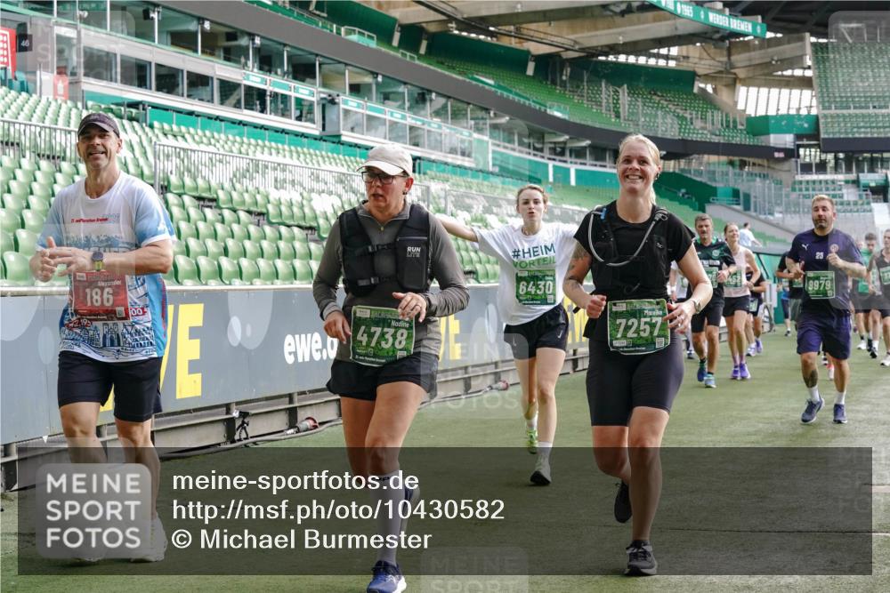 13.09.2026 - 21. swb-Marathon Bremen Michael Burmester http://msf.ph/oto/10430582 13.09.2026 13:28:01 Laufen im Stadion 111, 186, 220, 357, 364, 390, 478, 597, 726, 829, 833, 888, 925, 1079, 1220, 1298, 1325, 1412, 1496, 1608, 1700, 1741, 1769, 1777, 1958, 1961, 1984, 2236, 2273, 2309, 2365, 2388, 2404, 2428, 2472, 2502, 2507, 2542, 2574, 2582, 2593, 2725, 2743, 2748, 2875, 2876, 2923, 3045, 3050, 3061, 3073, 3084, 3154, 3184, 3219, 3540, 3589, 3592, 3595, 3694, 3756, 3798, 3826, 3853, 3885, 3907, 3978, 3987, 4108, 4238, 4457, 4660 meine-sportfotos.de