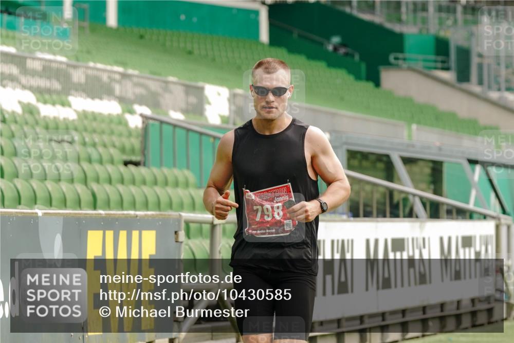13.09.2026 - 21. swb-Marathon Bremen Michael Burmester http://msf.ph/oto/10430585 13.09.2026 12:23:24 Laufen im Stadion 129, 236, 289, 798, 1483, 1490, 1567, 634 meine-sportfotos.de