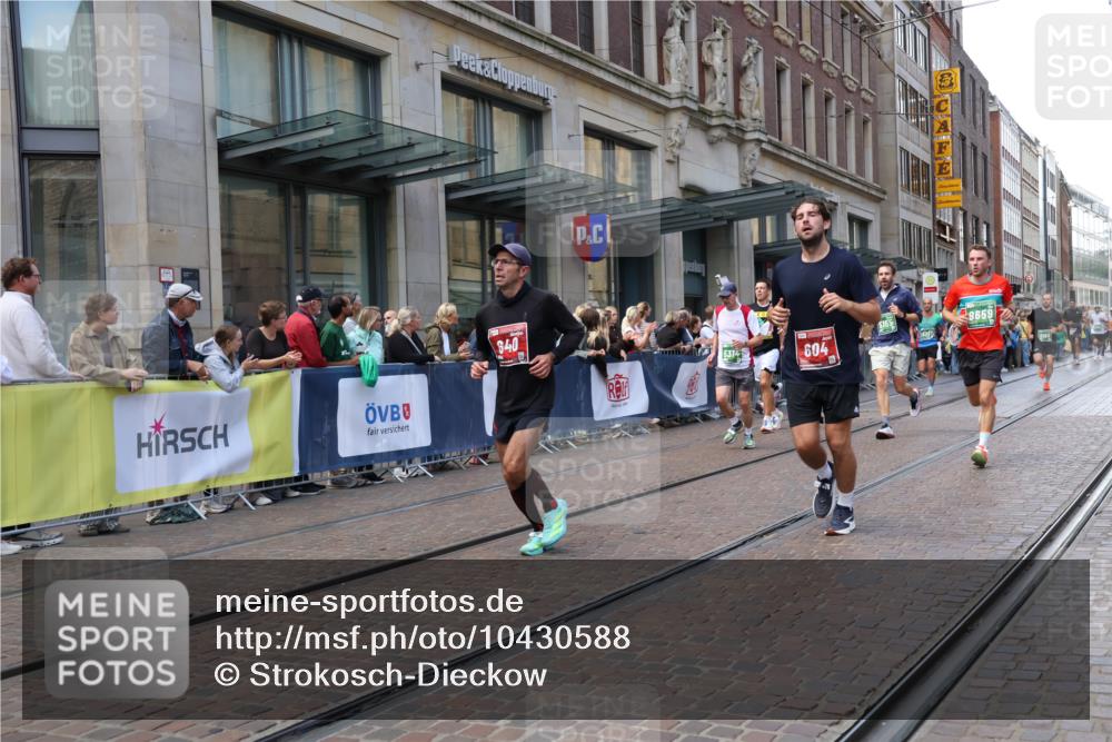 13.09.2026 - 21. swb-Marathon Bremen Strokosch-Dieckow http://msf.ph/oto/10430588 13.09.2026 13:10:32 Ziel 384, 697, 1181, 1385, 1498, 1554, 2021, 2347, 2759, 4023, 4475, 4571, 4727, 5066, 5079, 5152, 5155, 5168, 5314, 5387, 5648, 6657, 7115, 7136, 9622, 9659, 13248, 604, 640, 957, 1181, 1277, 2605, 3959, 4727, 5532, 5620, 6267, 7881, 8033, 8064, 8709 meine-sportfotos.de