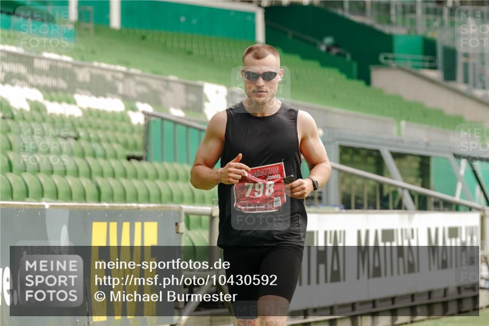 13.09.2026 - 21. swb-Marathon Bremen Michael Burmester http://msf.ph/oto/10430592 13.09.2026 12:23:24 Laufen im Stadion 129, 236, 289, 798, 1483, 1490, 1567, 634 meine-sportfotos.de