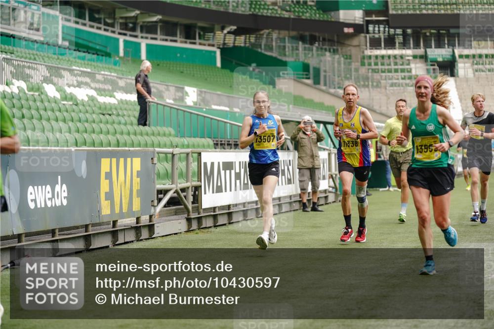13.09.2026 - 21. swb-Marathon Bremen Michael Burmester http://msf.ph/oto/10430597 13.09.2026 10:21:51 Laufen im Stadion 10244, 10261, 10262, 10302, 10818, 10926, 10961, 11067, 11068, 11083, 11142, 11338, 11454, 11619, 11738, 11854, 11916, 11944, 11964, 12003, 12289, 12324, 12456, 12513, 12520, 12538, 12540, 13507, 13514, 13519, 13535, 13539, 13548, 13551, 13553, 13559, 13568, 13575, 13583, 13584, 13587, 13590, 13606, 13608, 13619, 13636, 13637, 13641, 10475, 11481, 11652, 12457, 12458, 13504, 13522, 13533, 13534, 13536, 13543, 13554, 13561, 13564 meine-sportfotos.de