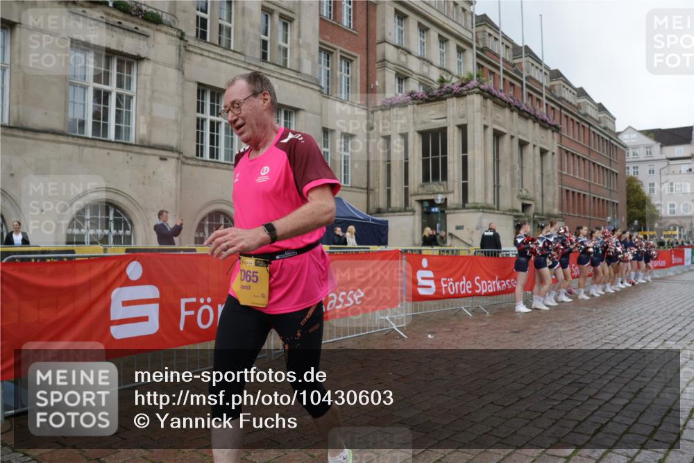 13.09.2026 - Kiel Lauf Yannick Fuchs http://msf.ph/oto/10430603 13.09.2026 11:13:28 Ziel 328, 2290, 2607, 4299, 6237, 8492, 9860, 10432, 11210, 11666, 12234, 2696, 3882, 5061, 5472, 7065, 11369, 8831, 9552, 9553, 9787, 10660, 1168, 3622, 7065, 9799 meine-sportfotos.de
