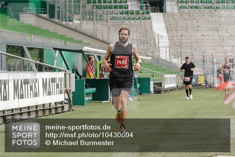 13.09.2026 - 21. swb-Marathon Bremen Michael Burmester http://msf.ph/oto/10430604 13.09.2026 12:23:30 Laufen im Stadion 129, 149, 236, 289, 798, 1483, 1490, 1567, 634 meine-sportfotos.de