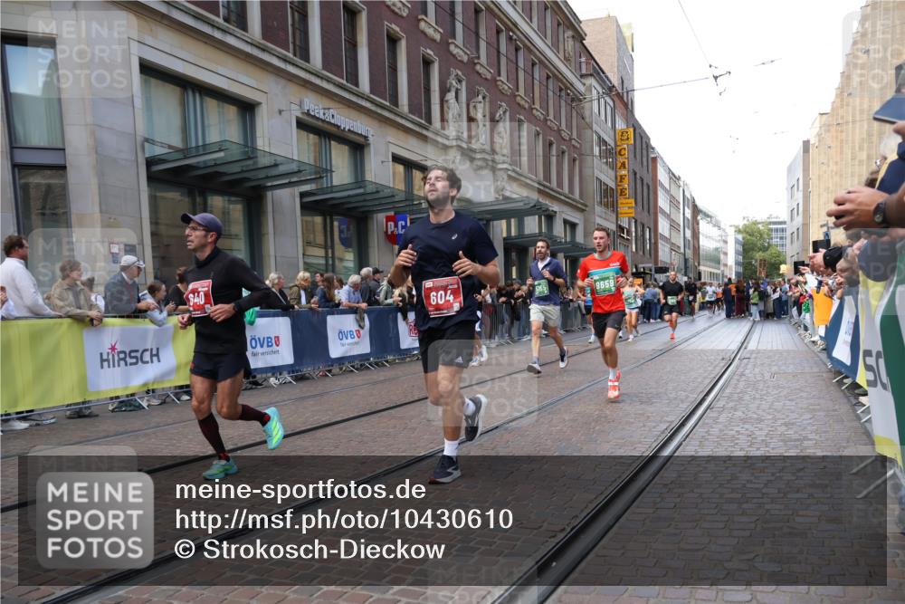13.09.2026 - 21. swb-Marathon Bremen Strokosch-Dieckow http://msf.ph/oto/10430610 13.09.2026 13:10:33 Ziel 384, 697, 1385, 1498, 1554, 2021, 2347, 2759, 4023, 4475, 4571, 5066, 5079, 5152, 5155, 5168, 5314, 5387, 5648, 6471, 6657, 7115, 7136, 9622, 9659, 13248, 604, 640, 957, 1181, 1277, 1554, 2605, 3959, 4727, 5532, 5620, 6267, 7881, 8033, 8064, 8709 meine-sportfotos.de