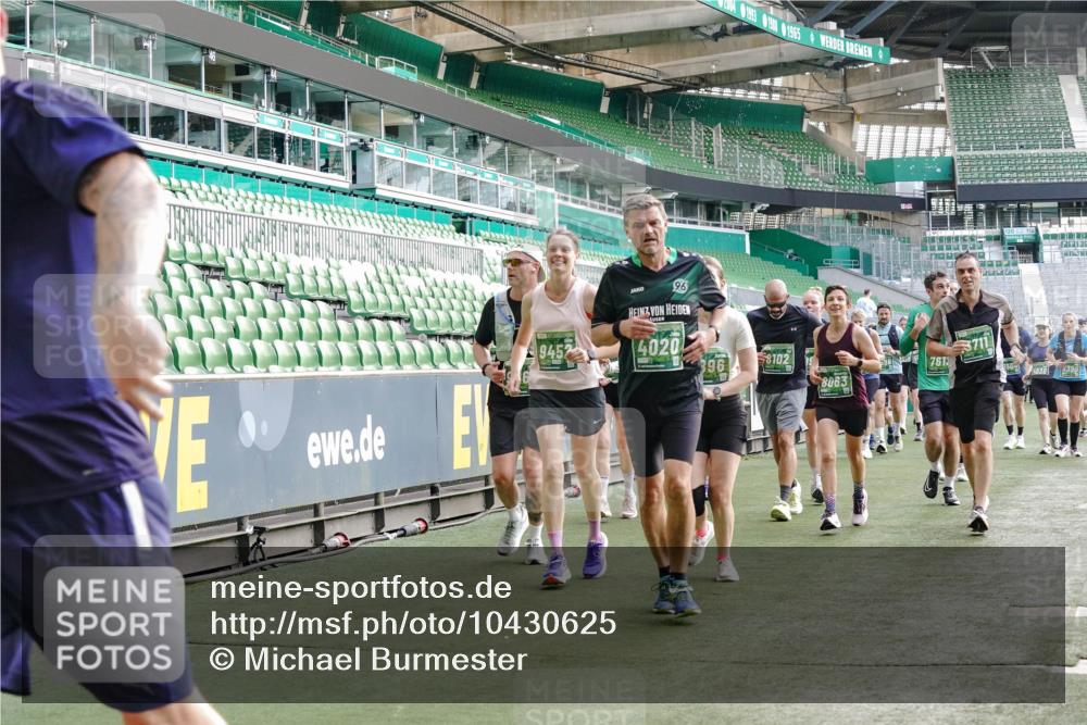 13.09.2026 - 21. swb-Marathon Bremen Michael Burmester http://msf.ph/oto/10430625 13.09.2026 13:28:05 Laufen im Stadion 111, 186, 220, 357, 364, 390, 478, 597, 726, 829, 888, 925, 1079, 1220, 1298, 1325, 1412, 1496, 1608, 1700, 1741, 1769, 1777, 1958, 1961, 1984, 2236, 2309, 2365, 2388, 2404, 2472, 2502, 2507, 2542, 2574, 2582, 2593, 2725, 2743, 2748, 2868, 2875, 2876, 2923, 3045, 3050, 3061, 3073, 3084, 3154, 3184, 3219, 3540, 3589, 3592, 3595, 3694, 3756, 3798, 3826, 3853, 3885, 3907, 3978, 3987, 4108, 4238, 4457, 4660 meine-sportfotos.de