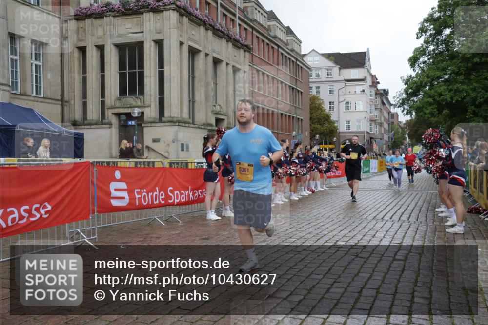 13.09.2026 - Kiel Lauf Yannick Fuchs http://msf.ph/oto/10430627 13.09.2026 11:13:33 Ziel 328, 2290, 2607, 4299, 8492, 9787, 9860, 11210, 12234, 2696, 3882, 5061, 5472, 6237, 10432, 11369, 11666, 4575, 8831, 9552, 9553, 10660, 1168, 3622, 5061, 7065 meine-sportfotos.de
