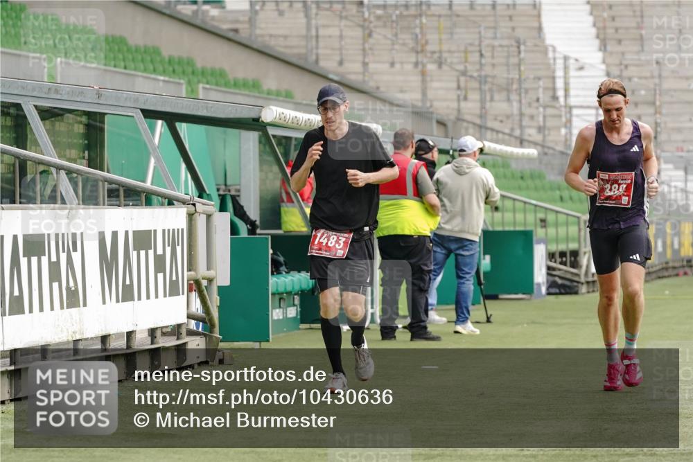13.09.2026 - 21. swb-Marathon Bremen Michael Burmester http://msf.ph/oto/10430636 13.09.2026 12:23:40 Laufen im Stadion 129, 149, 236, 289, 798, 1483, 1490, 1567, 634, 1957 meine-sportfotos.de