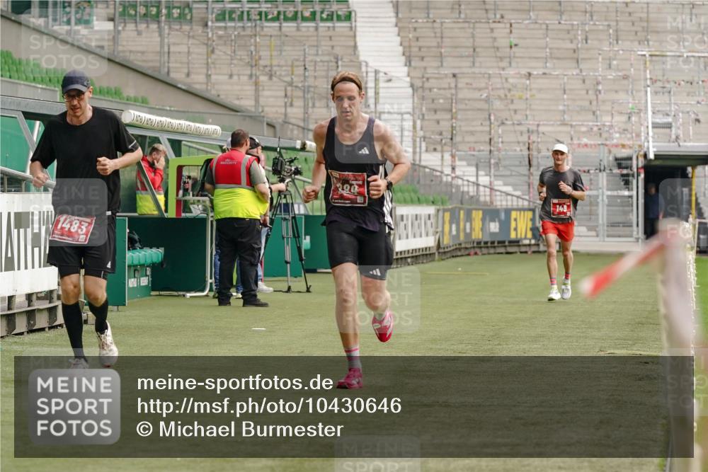 13.09.2026 - 21. swb-Marathon Bremen Michael Burmester http://msf.ph/oto/10430646 13.09.2026 12:23:42 Laufen im Stadion 129, 149, 236, 289, 798, 1483, 1490, 1567, 634, 1957 meine-sportfotos.de