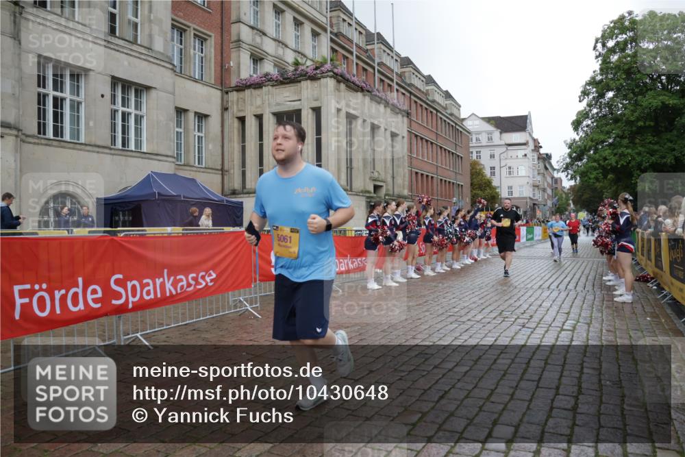 13.09.2026 - Kiel Lauf Yannick Fuchs http://msf.ph/oto/10430648 13.09.2026 11:13:34 Ziel 328, 2290, 2607, 4299, 8492, 9787, 9860, 11210, 12234, 2696, 3882, 5061, 5472, 6237, 10432, 11369, 11666, 4575, 8831, 9552, 9553, 10660, 5061, 7065 meine-sportfotos.de