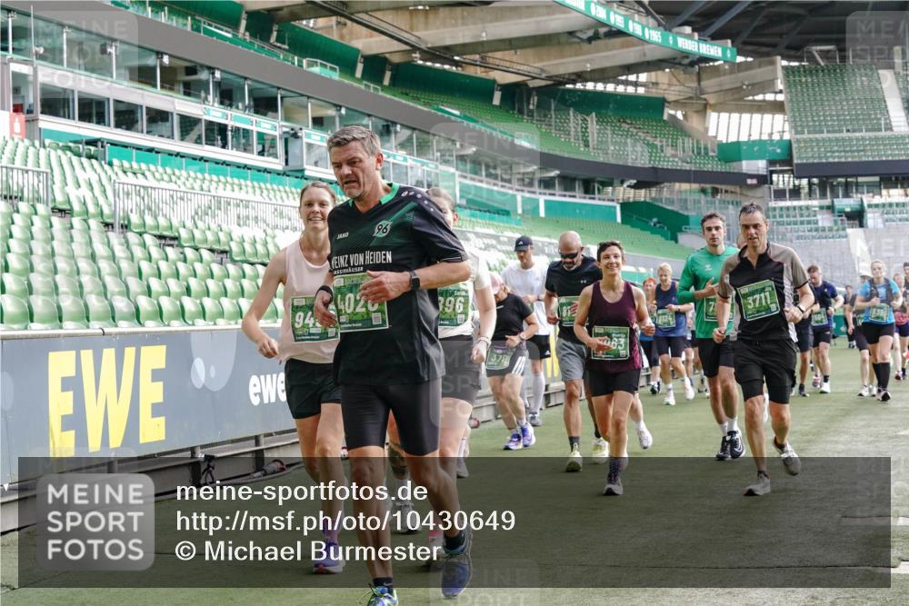 13.09.2026 - 21. swb-Marathon Bremen Michael Burmester http://msf.ph/oto/10430649 13.09.2026 13:28:07 Laufen im Stadion 111, 186, 220, 357, 364, 478, 597, 726, 829, 888, 925, 1079, 1220, 1298, 1325, 1412, 1496, 1608, 1700, 1741, 1769, 1777, 1958, 1961, 1984, 2236, 2309, 2365, 2388, 2404, 2472, 2502, 2507, 2542, 2574, 2582, 2593, 2725, 2743, 2748, 2868, 2875, 2876, 2923, 2991, 3045, 3050, 3061, 3073, 3154, 3184, 3219, 3540, 3589, 3592, 3595, 3678, 3694, 3756, 3798, 3826, 3853, 3885, 3907, 3978, 3987, 4108, 4238, 4457, 4660 meine-sportfotos.de