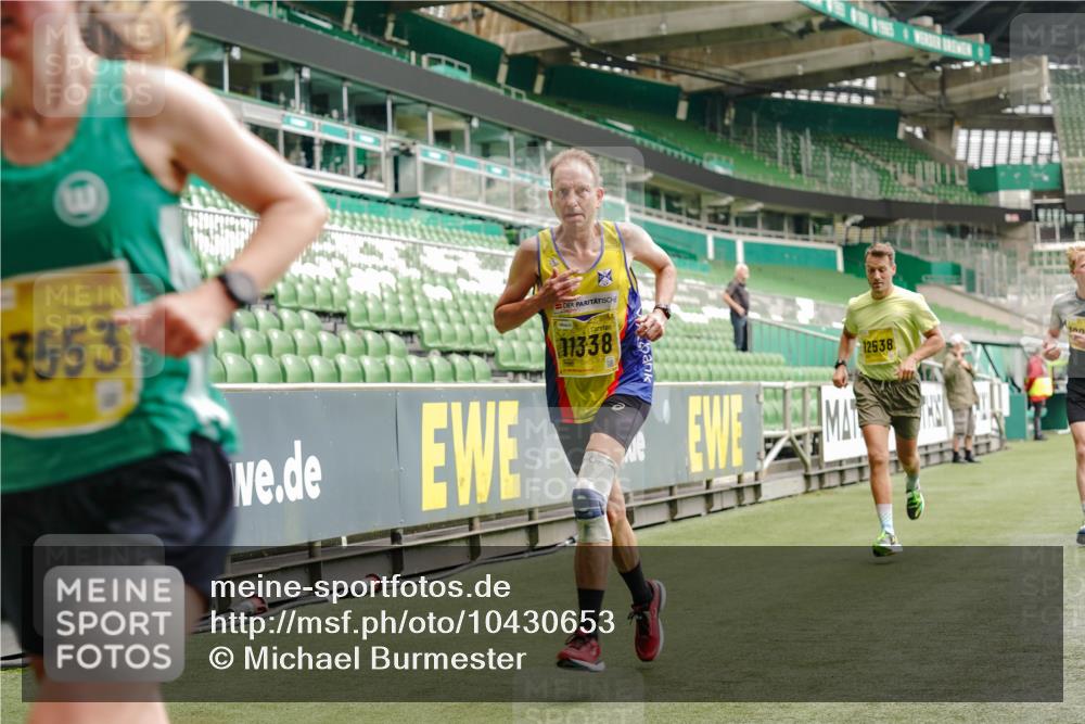 13.09.2026 - 21. swb-Marathon Bremen Michael Burmester http://msf.ph/oto/10430653 13.09.2026 10:21:54 Laufen im Stadion 10244, 10262, 10302, 10441, 10818, 10926, 10961, 11067, 11068, 11083, 11142, 11338, 11454, 11619, 11738, 11854, 11916, 11944, 11964, 12003, 12289, 12324, 12456, 12513, 12520, 12538, 12540, 13507, 13514, 13519, 13535, 13539, 13548, 13551, 13553, 13559, 13568, 13575, 13583, 13584, 13587, 13606, 13608, 13636, 13637, 13641, 10475, 11481, 11652, 12457, 12458, 13504, 13522, 13533, 13534, 13536, 13543, 13554, 13561, 13564 meine-sportfotos.de