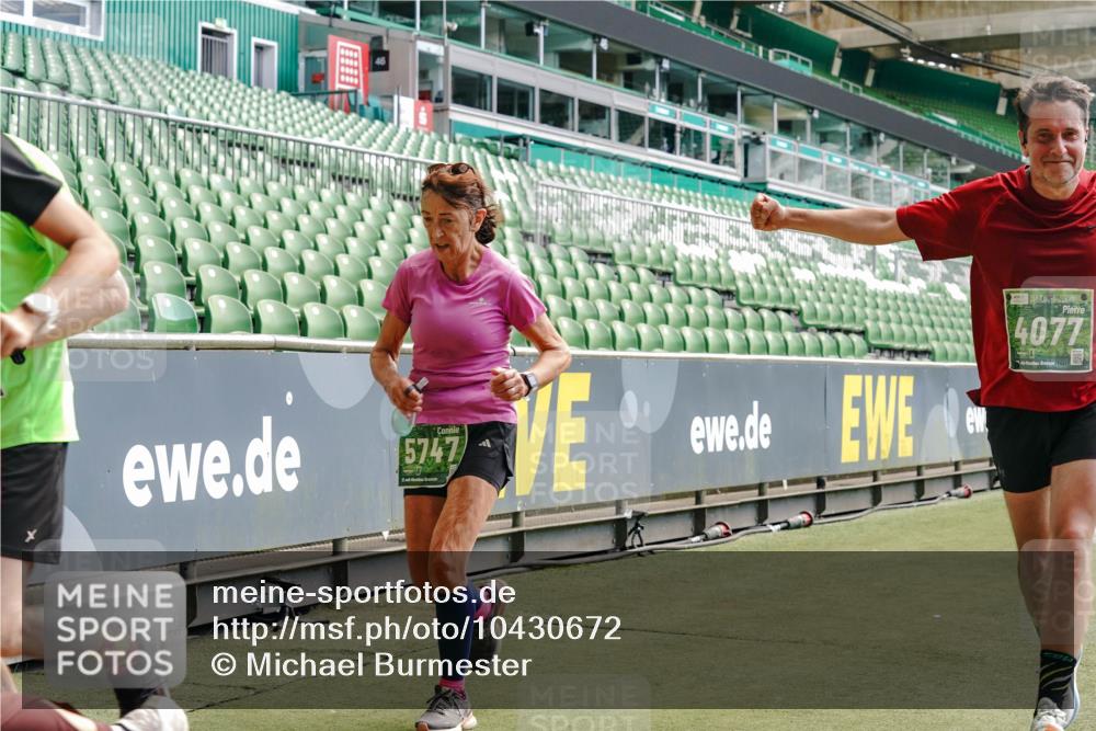 13.09.2026 - 21. swb-Marathon Bremen Michael Burmester http://msf.ph/oto/10430672 13.09.2026 13:03:54 Laufen im Stadion 209, 210, 488, 534, 565, 596, 725, 762, 881, 940, 1014, 1343, 1373, 1456, 1458, 1460, 1479, 1611, 1649, 1653, 1771, 2223, 2276, 2364, 2369, 2421, 2430, 2434, 2452, 2513, 2625, 2779, 2851, 2872, 2891, 2900, 2910, 2934, 2957, 2977, 3028, 3114, 3135, 3217, 3258, 3360, 3402, 3419, 3425, 3454, 3460, 3496, 3510, 3521, 3576, 3579, 3585, 3597, 3618, 3796, 3846, 3859, 3893, 3909, 3938, 3970, 3983, 4077, 4133, 4558, 242 meine-sportfotos.de