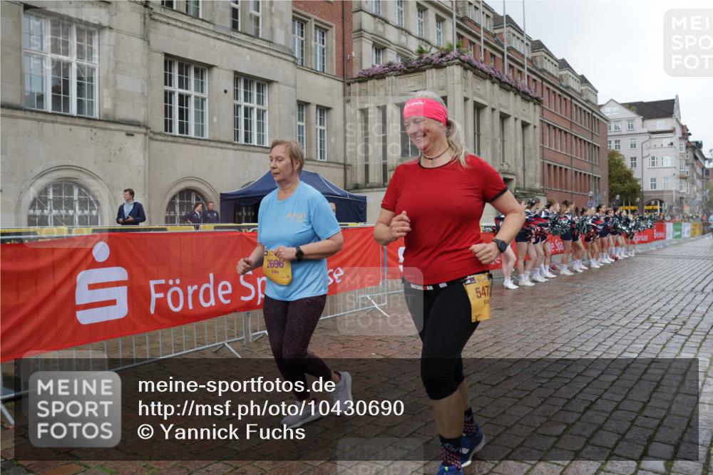 13.09.2026 - Kiel Lauf Yannick Fuchs http://msf.ph/oto/10430690 13.09.2026 11:13:44 Ziel 4575, 8831, 9552, 9553, 9787, 10660, 328, 2290, 2607, 2696, 4299, 5472, 6237, 8492, 9860, 10432, 11210, 11666, 12234, 2696, 3882, 5472, 11369 meine-sportfotos.de