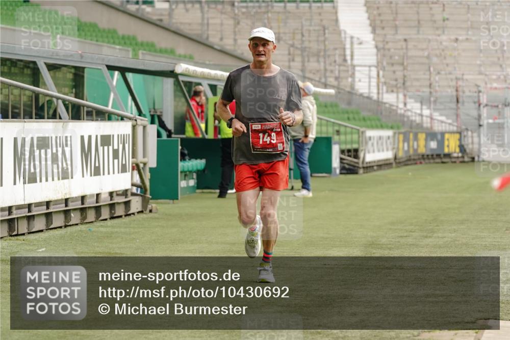 13.09.2026 - 21. swb-Marathon Bremen Michael Burmester http://msf.ph/oto/10430692 13.09.2026 12:23:51 Laufen im Stadion 129, 149, 236, 289, 798, 1483, 1490, 1567, 634, 1957 meine-sportfotos.de