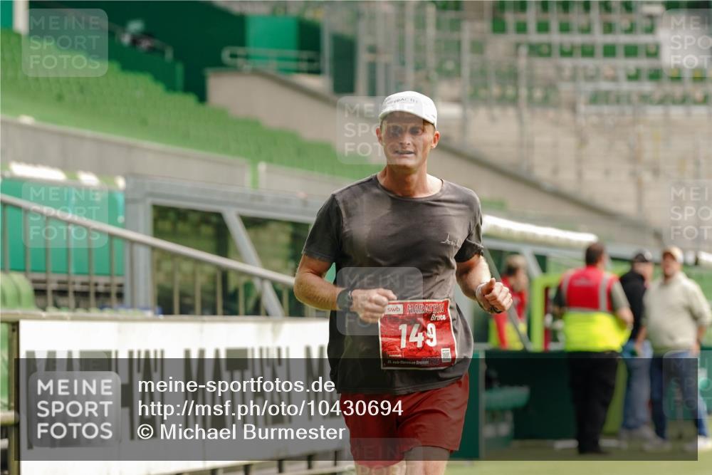 13.09.2026 - 21. swb-Marathon Bremen Michael Burmester http://msf.ph/oto/10430694 13.09.2026 12:23:52 Laufen im Stadion 129, 149, 236, 289, 798, 1483, 1490, 1567, 634, 1957 meine-sportfotos.de