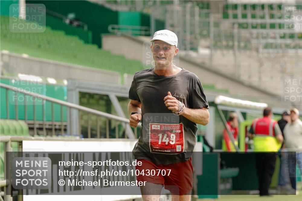 13.09.2026 - 21. swb-Marathon Bremen Michael Burmester http://msf.ph/oto/10430707 13.09.2026 12:23:52 Laufen im Stadion 129, 149, 236, 289, 798, 1483, 1490, 1567, 634, 1957 meine-sportfotos.de