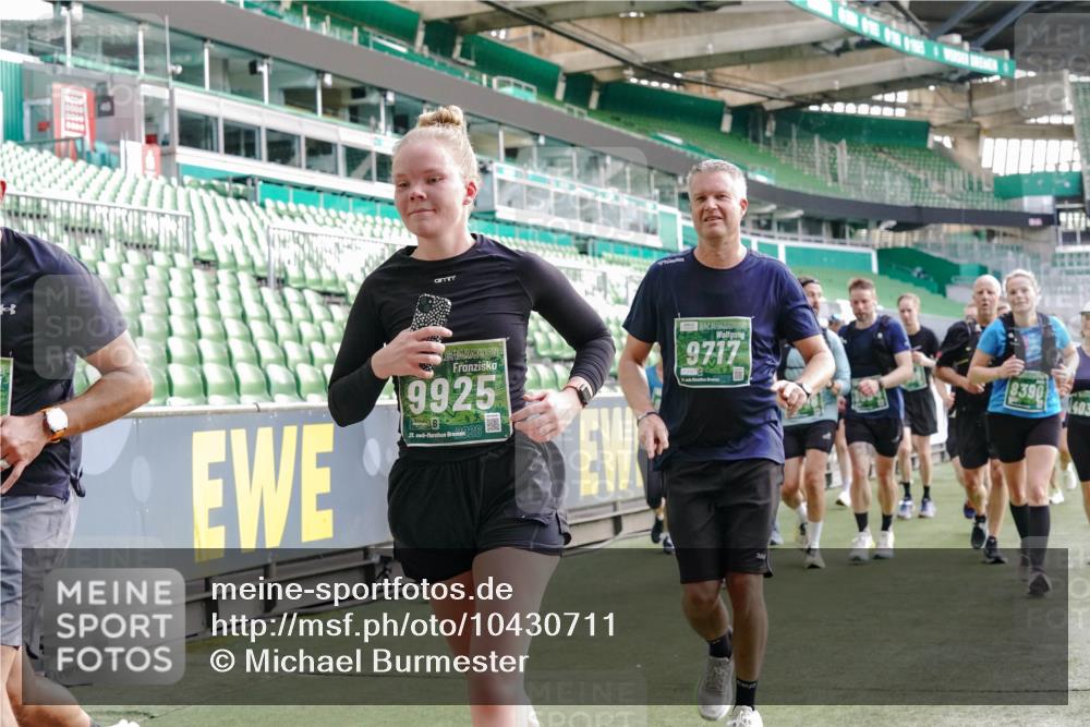 13.09.2026 - 21. swb-Marathon Bremen Michael Burmester http://msf.ph/oto/10430711 13.09.2026 13:28:11 Laufen im Stadion 111, 186, 220, 357, 364, 478, 597, 726, 829, 888, 925, 1079, 1220, 1298, 1325, 1412, 1496, 1608, 1700, 1741, 1769, 1777, 1958, 1961, 1984, 2236, 2309, 2365, 2388, 2404, 2472, 2502, 2507, 2542, 2574, 2593, 2725, 2743, 2748, 2868, 2875, 2876, 2923, 2924, 2991, 3045, 3050, 3061, 3073, 3154, 3184, 3219, 3321, 3540, 3589, 3592, 3595, 3678, 3694, 3756, 3798, 3826, 3853, 3885, 3907, 3978, 3987, 4108, 4238, 4457, 4660 meine-sportfotos.de