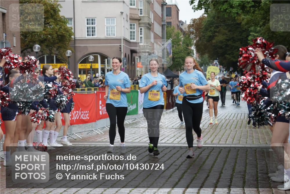 13.09.2026 - Kiel Lauf Yannick Fuchs http://msf.ph/oto/10430724 13.09.2026 11:13:51 Ziel 4575, 8831, 9552, 9553, 10660, 328, 2290, 2607, 4299, 6237, 8492, 9787, 9860, 10432, 10660, 11210, 11666, 12234, 397, 489, 9272, 9873, 2696, 5472 meine-sportfotos.de