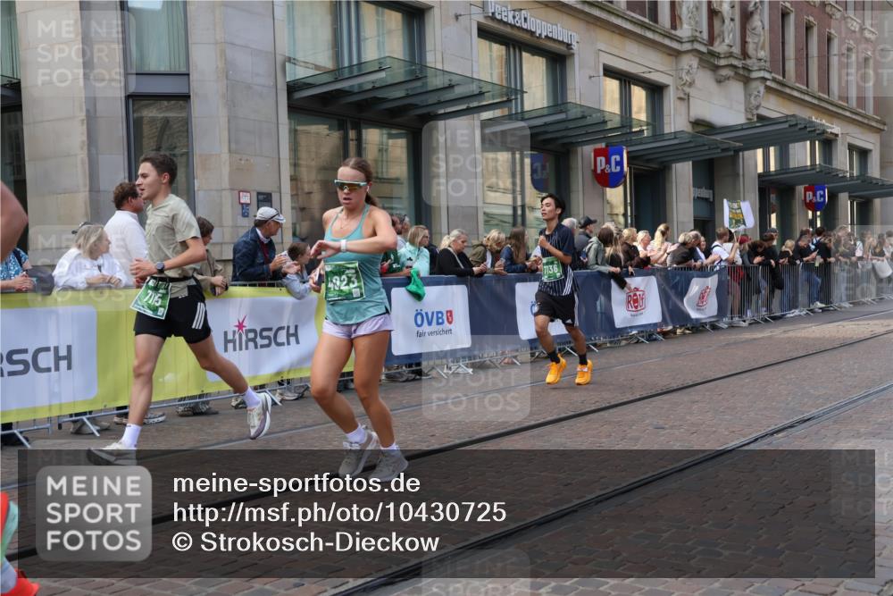 13.09.2026 - 21. swb-Marathon Bremen Strokosch-Dieckow http://msf.ph/oto/10430725 13.09.2026 13:10:37 Ziel 335, 384, 697, 1385, 1498, 2021, 2347, 2759, 3647, 4023, 4475, 4571, 5079, 5155, 5168, 5314, 5387, 6471, 6657, 7115, 7136, 8183, 9410, 9622, 9659, 13248, 604, 640, 1181, 1277, 1554, 2605, 3959, 4727, 5066, 5152, 5532, 5620, 5648, 6267, 7881, 8033, 8064, 8709 meine-sportfotos.de