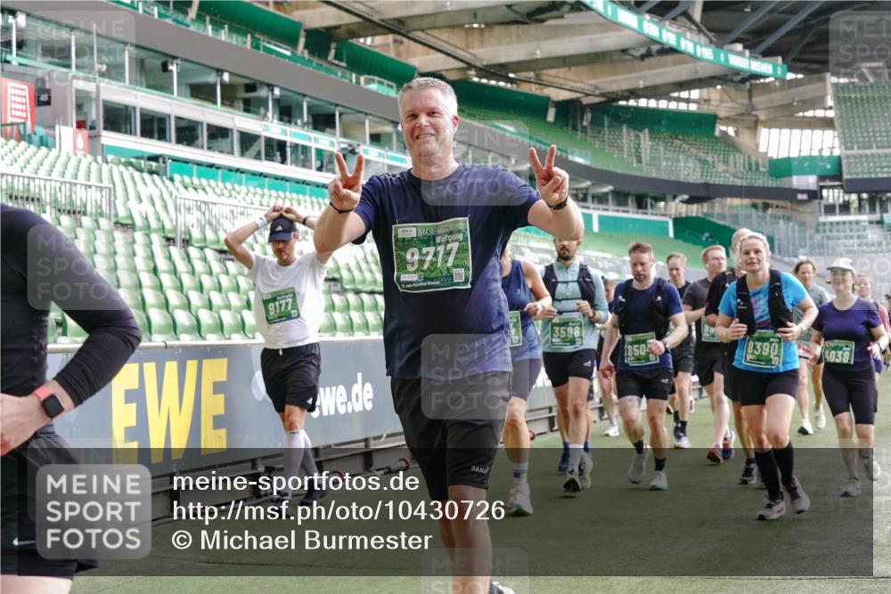 13.09.2026 - 21. swb-Marathon Bremen Michael Burmester http://msf.ph/oto/10430726 13.09.2026 13:28:11 Laufen im Stadion 111, 186, 220, 357, 364, 478, 597, 726, 829, 888, 925, 1079, 1220, 1298, 1325, 1412, 1496, 1608, 1700, 1741, 1769, 1777, 1958, 1961, 1984, 2236, 2309, 2365, 2388, 2404, 2472, 2502, 2507, 2542, 2574, 2593, 2725, 2743, 2748, 2868, 2875, 2876, 2923, 2924, 2991, 3045, 3050, 3061, 3073, 3154, 3184, 3219, 3321, 3540, 3589, 3592, 3595, 3678, 3694, 3756, 3798, 3826, 3853, 3885, 3907, 3978, 3987, 4108, 4238, 4457, 4660 meine-sportfotos.de