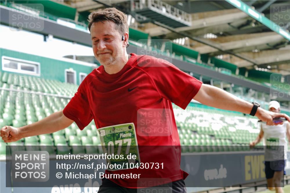 13.09.2026 - 21. swb-Marathon Bremen Michael Burmester http://msf.ph/oto/10430731 13.09.2026 13:03:55 Laufen im Stadion 209, 210, 488, 534, 565, 596, 725, 762, 881, 940, 1014, 1343, 1373, 1456, 1458, 1460, 1479, 1611, 1649, 1653, 1771, 2223, 2276, 2364, 2369, 2421, 2430, 2434, 2452, 2513, 2625, 2779, 2851, 2872, 2891, 2900, 2910, 2934, 2957, 2977, 3028, 3114, 3135, 3217, 3258, 3360, 3402, 3419, 3425, 3454, 3460, 3496, 3510, 3521, 3576, 3579, 3585, 3597, 3618, 3796, 3846, 3859, 3893, 3909, 3938, 3970, 3983, 4077, 4133, 4558, 242 meine-sportfotos.de