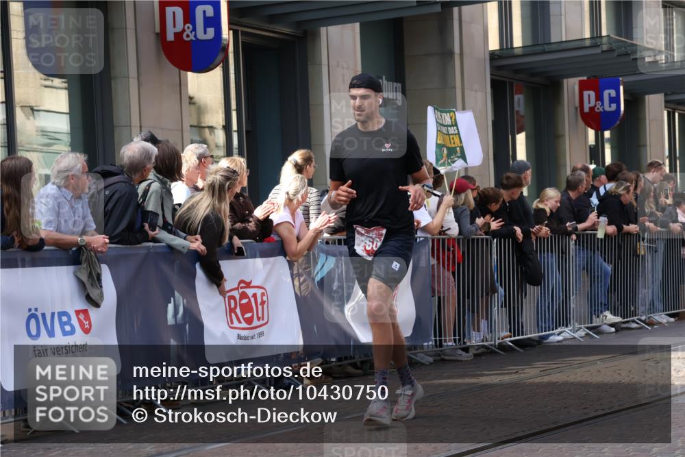 13.09.2026 - 21. swb-Marathon Bremen Strokosch-Dieckow http://msf.ph/oto/10430750 13.09.2026 13:10:40 Ziel 335, 384, 697, 1385, 1498, 2021, 2759, 3484, 3647, 4023, 4429, 4475, 4571, 5079, 5155, 5168, 5314, 5387, 6471, 6657, 7115, 7136, 8183, 9410, 9622, 9659, 13248, 604, 640, 1181, 1277, 1498, 1554, 2347, 2605, 3959, 4727, 5066, 5152, 5532, 5620, 5648, 6267, 7881, 8033, 8709 meine-sportfotos.de