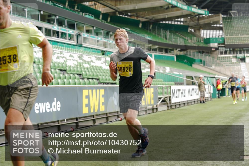 13.09.2026 - 21. swb-Marathon Bremen Michael Burmester http://msf.ph/oto/10430752 13.09.2026 10:21:57 Laufen im Stadion 10244, 10302, 10441, 10926, 10961, 11083, 11142, 11338, 11454, 11619, 11738, 11854, 11916, 11944, 11964, 12003, 12289, 12370, 12456, 12513, 12520, 12538, 12540, 13507, 13514, 13519, 13535, 13539, 13548, 13551, 13553, 13559, 13568, 13575, 13584, 13587, 13606, 13608, 13636, 13637, 13641, 10475, 11481, 11652, 12457, 12458, 13504, 13522, 13533, 13534, 13536, 13541, 13543, 13554, 13561, 13564 meine-sportfotos.de