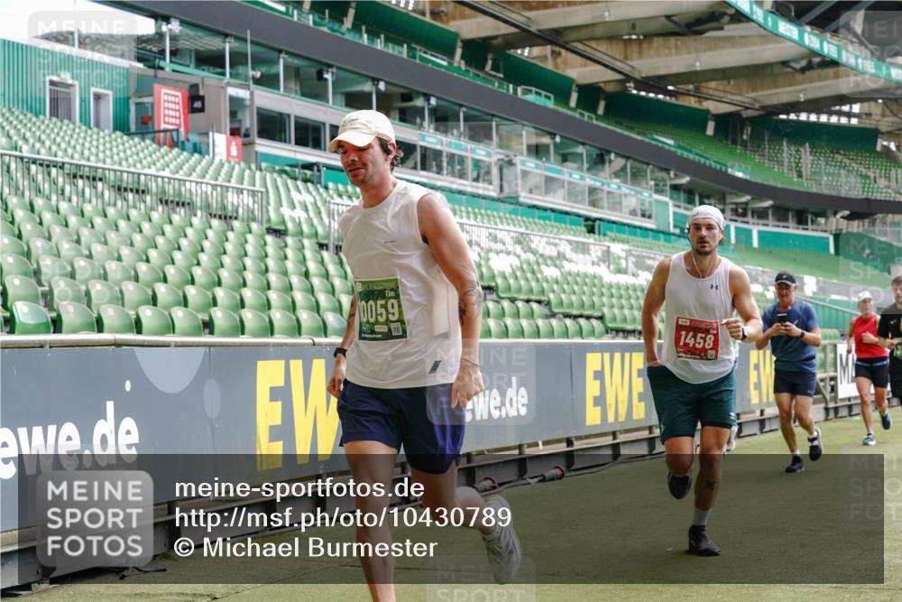 13.09.2026 - 21. swb-Marathon Bremen Michael Burmester http://msf.ph/oto/10430789 13.09.2026 13:03:56 Laufen im Stadion 209, 210, 488, 534, 565, 596, 725, 762, 881, 940, 1014, 1343, 1373, 1456, 1458, 1460, 1479, 1611, 1649, 1653, 1687, 1771, 2223, 2276, 2364, 2369, 2421, 2430, 2434, 2452, 2513, 2625, 2779, 2851, 2872, 2891, 2900, 2910, 2934, 2957, 2977, 3028, 3114, 3135, 3217, 3258, 3360, 3402, 3419, 3425, 3454, 3460, 3496, 3510, 3521, 3576, 3579, 3585, 3597, 3618, 3796, 3846, 3859, 3893, 3909, 3938, 3970, 3983, 4077, 4133, 4558, 242 meine-sportfotos.de