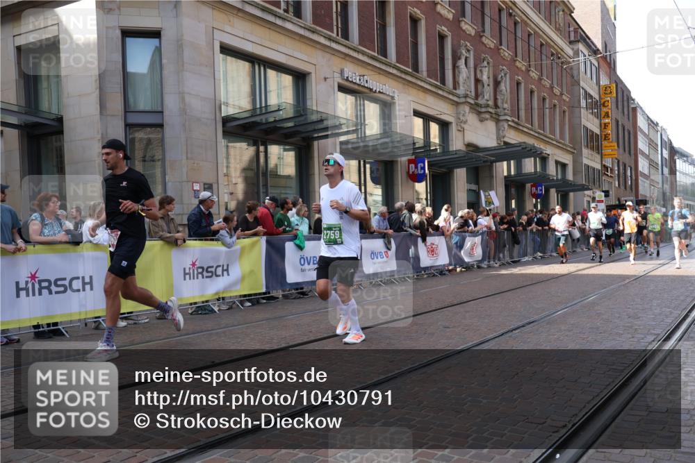 13.09.2026 - 21. swb-Marathon Bremen Strokosch-Dieckow http://msf.ph/oto/10430791 13.09.2026 13:10:42 Ziel 335, 384, 697, 1385, 2021, 2759, 3448, 3484, 3647, 4023, 4429, 4475, 4571, 5079, 5155, 5168, 5314, 5387, 6471, 6657, 7115, 7136, 8183, 9410, 9622, 9659, 9762, 13248, 604, 640, 1181, 1277, 1498, 1554, 2347, 2605, 4727, 5066, 5152, 5532, 5620, 5648, 6267, 7881, 8033, 13248 meine-sportfotos.de