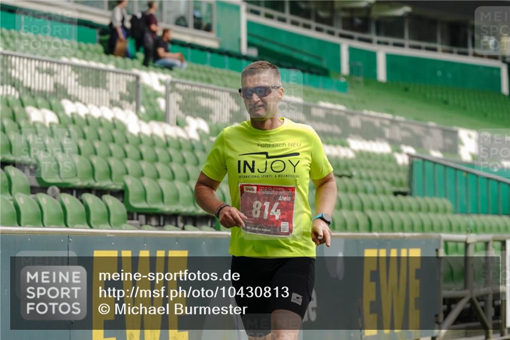 13.09.2026 - 21. swb-Marathon Bremen Michael Burmester http://msf.ph/oto/10430813 13.09.2026 12:24:55 Laufen im Stadion 149, 289, 798, 814, 968, 1313, 1483, 1490, 1544, 634, 642, 1957 meine-sportfotos.de