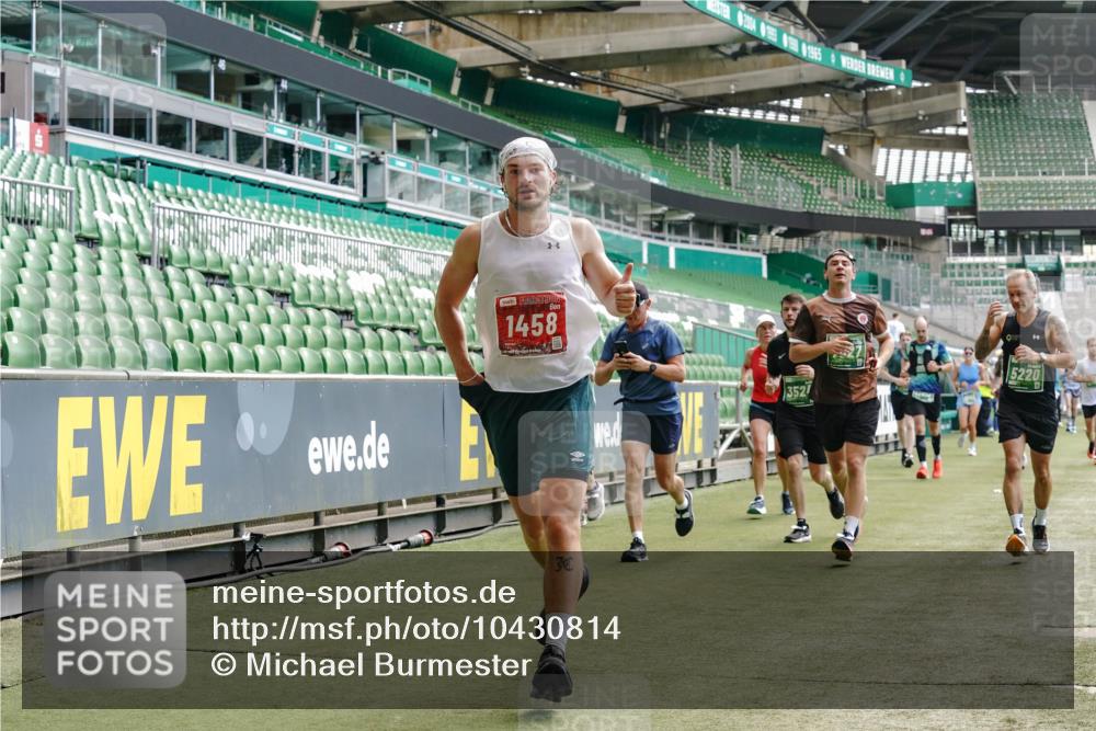 13.09.2026 - 21. swb-Marathon Bremen Michael Burmester http://msf.ph/oto/10430814 13.09.2026 13:03:57 Laufen im Stadion 209, 210, 488, 534, 565, 596, 725, 762, 881, 940, 1014, 1343, 1373, 1456, 1458, 1460, 1479, 1611, 1649, 1653, 1687, 1771, 2223, 2276, 2364, 2369, 2421, 2430, 2434, 2452, 2513, 2625, 2779, 2851, 2872, 2891, 2900, 2910, 2934, 2957, 2977, 3028, 3114, 3135, 3217, 3258, 3360, 3402, 3419, 3425, 3454, 3460, 3496, 3510, 3521, 3576, 3579, 3585, 3597, 3618, 3796, 3846, 3859, 3893, 3909, 3938, 3970, 3983, 4077, 4133, 4558, 242 meine-sportfotos.de